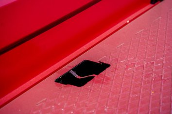 Проушины с петлями для увязки груза