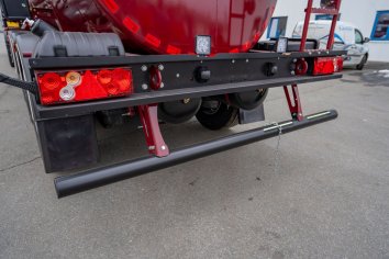 Заднее защитное устройство