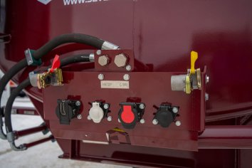 Разъемы для соединения электросистемы и пневмосистемы прицепа и тягача