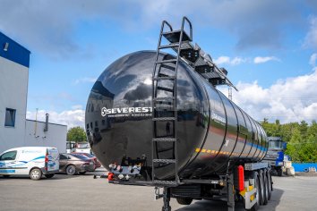 Лестница на площадку обслуживания