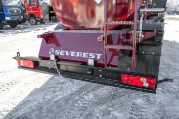 Заднее защитное устройство