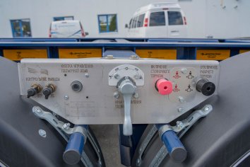 Управление тормозной системой и подъемными осями