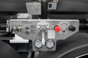 Панель управления подвеской и стояночным тормозои