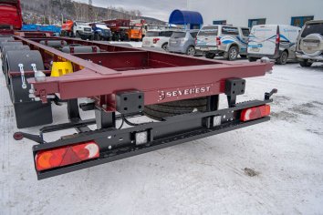 Заднее защитное устройство