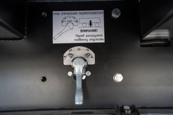 Кран управления подвеской и подъемной осью