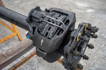 Ось FUWA с тормозами дискового типа