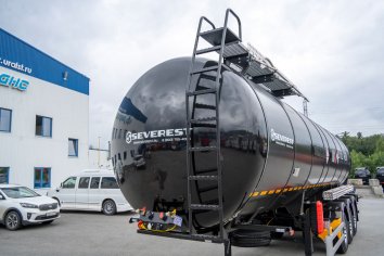 Лестница на площадку обслуживания