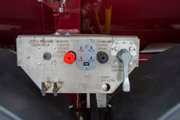 Панель управления тормозной системой и пневмоподвеской