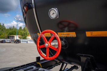 Термометр в зоне штурвала донного клапана