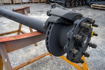 Ось FUWA с тормозами дискового типа