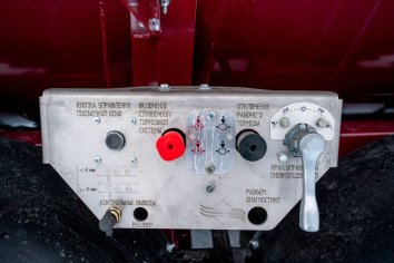 Панель управления подвеской и стояночным тормозом