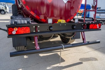 Заднее защитное устройство