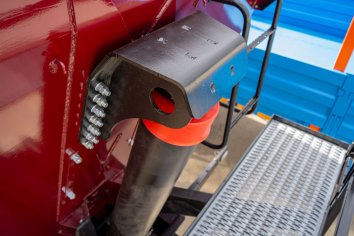 Крепление гидравлического цилиндра