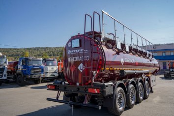 Лестница для подъема на площадку обслуживания цистерны