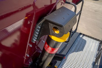 Крепление гидравлического цилиндра