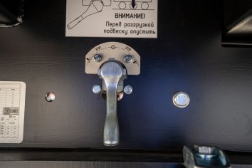 Кран управления подвеской и подъемной осью