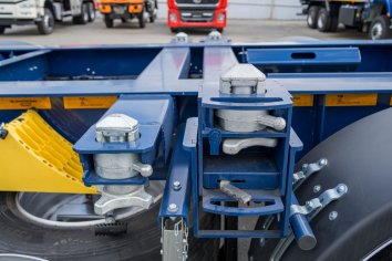 Фиксатор для крепления контейнера