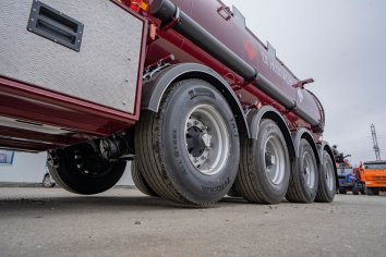 Две передние подъемные оси