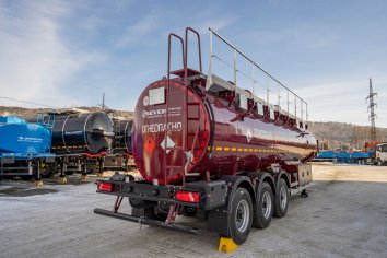 Лестница для подъема на площадку обслуживания цистерны