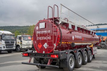 Лестница для подъема на площадку обслуживания цистерны