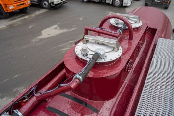 Заливные горловины в едином коробе