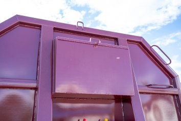 Ящик ЗИП на переднем борту