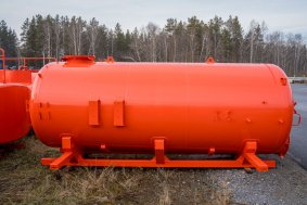 Цистерна с надрамником АКН (МВ) 10