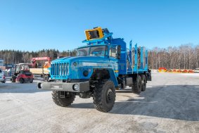 Сортиментовоз с манипулятором VPL100-76L УСТ 5453 Урал 4320-1951-60