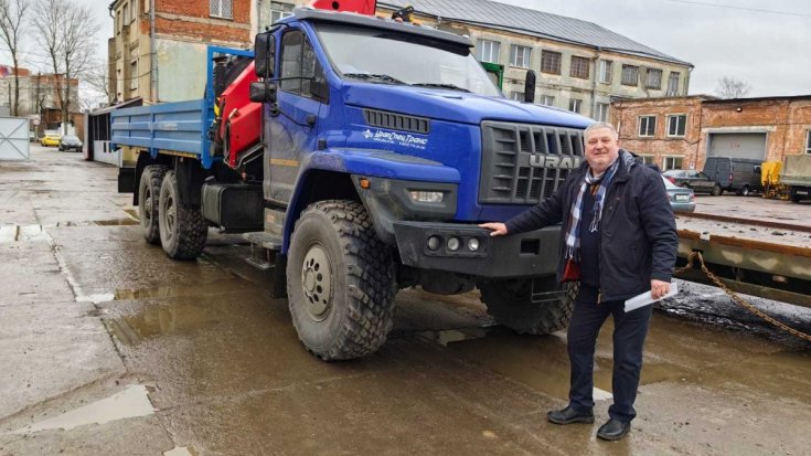 Бортовой автомобиль с КМУ ИМ-150N Урал NEXT 4320-72Е5 в работе