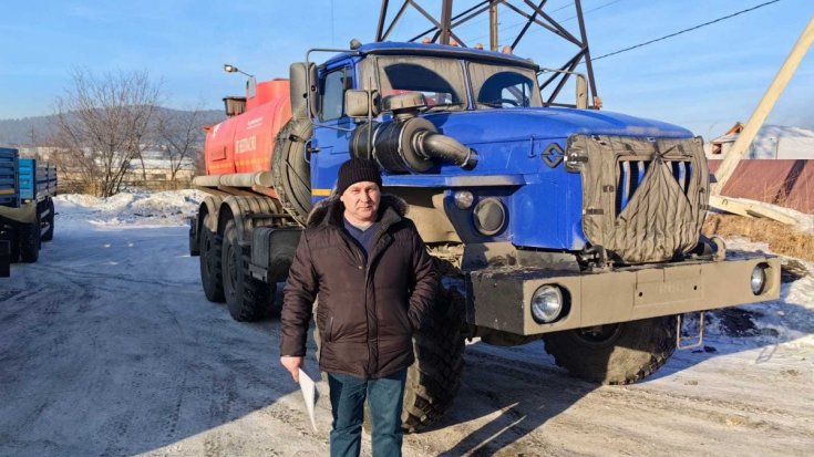 Автотопливозаправщик АТЗ-10Б Урал 5557-160 ДОПОГ, в работе