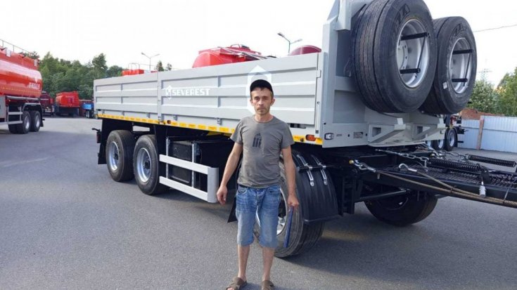 В рботе прицеп контейнеровоз ПК 15-33-6 УСТ 9465