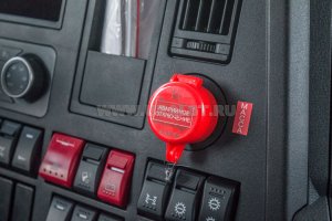 Клавиша управления главным выключателем АКБ с маркировкой по IP54 (под защитным колпачком)