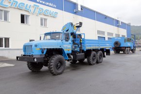 Урал бортовой с краном манипулятором ИМ-150